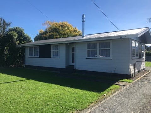460 High Street South, Carterton