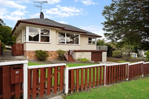 12 Paragon Avenue, Beach Haven, Auckland