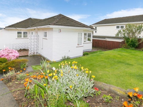 23 Nevay Road, Karaka Bays, Wellington