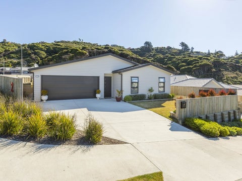2 Spritsail Place, Whitby, Porirua