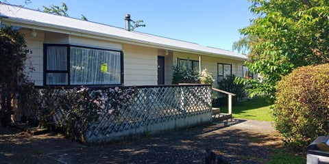 15 Lyon Street, Featherston