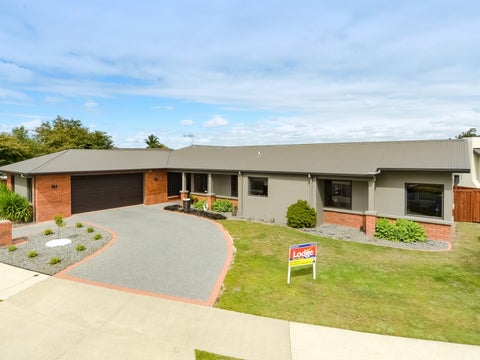 8 Wiltshire Drive, Huntington, Hamilton