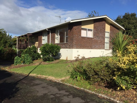 6 Lorraine Place, Glenview, Hamilton