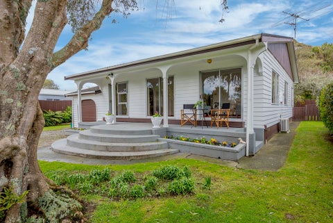 12 Puriri Road, Waikanae