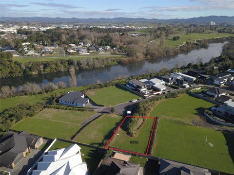 13 Riverside Lane, Flagstaff, Hamilton