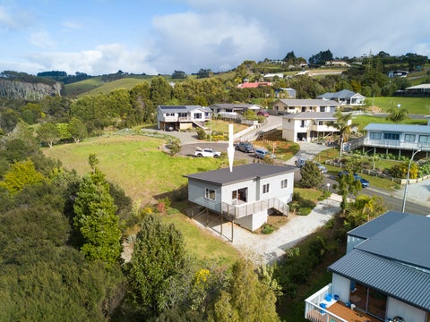 6 Magnolia Drive, Cable Bay