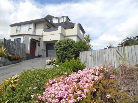 4 Somerset Grove, Waitarere Beach, Levin