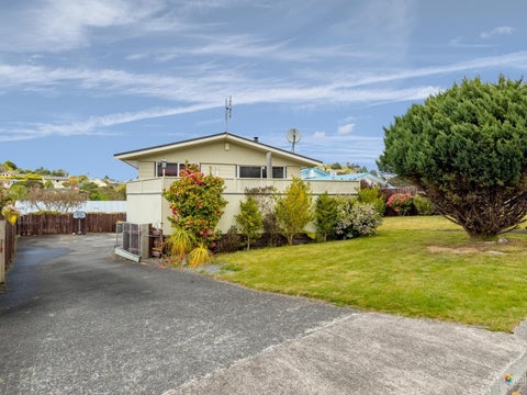 37 Woolwich Close, Whitby, Porirua