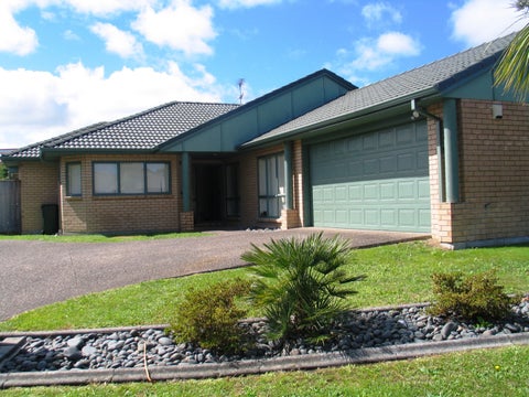 9 Brookwood Drive, Henderson, Auckland