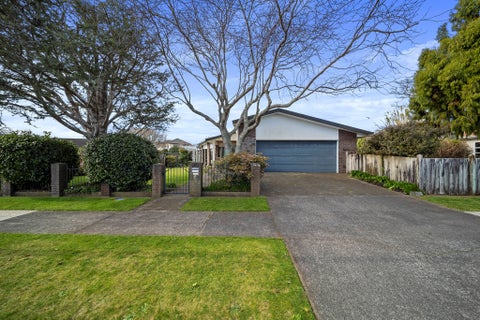 11 Kinross Drive, Merrilands, New Plymouth