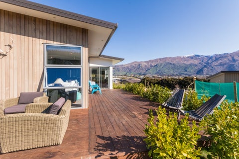 14 Karearea Rise, Wanaka