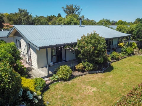 451 High Street South, Carterton