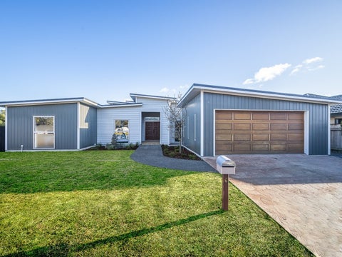6 Holcombe Drive, Paraparaumu