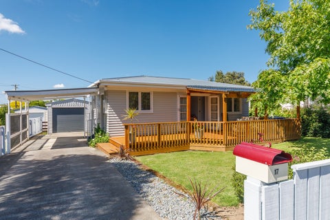 17 Flower Street, Bulls