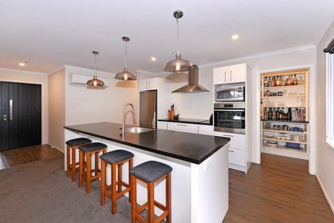 6 Pine Crest Drive, Richmond