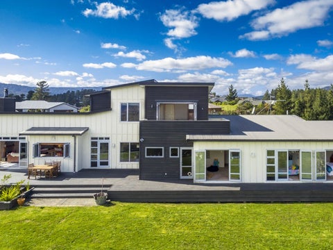 4 Mount Marua Way, Timberlea, Upper Hutt