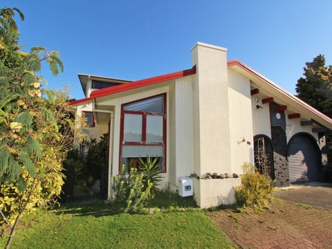70 Discovery Drive, Whitby, Porirua
