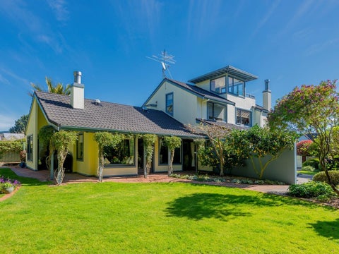6 Patterson Grove, Waikanae
