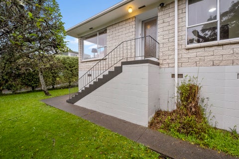2/4 Yarra Place, Botany Downs, Auckland