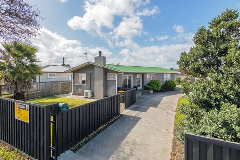 22 Rhodes Drive, Kelvin Grove, Palmerston North