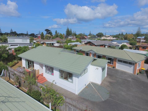 2/10 Ross Crescent, Orewa, Orewa