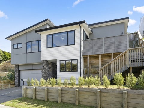 42 Albatross Close, Whitby, Porirua