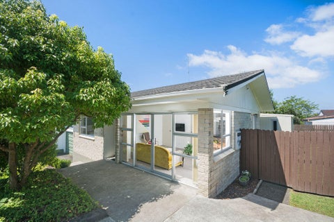 1/25 Tanoa Place, Glendene, Auckland