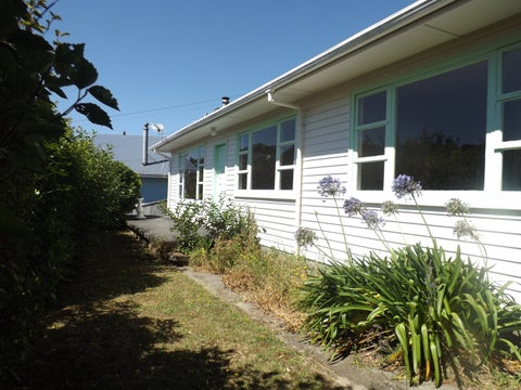 13 Rakeiora Grove, Korokoro, Lower Hutt