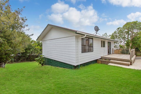 2/185A Royal Road, Massey, Auckland