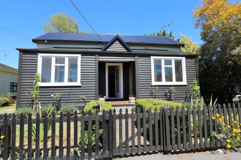 95 Broadway, Carterton