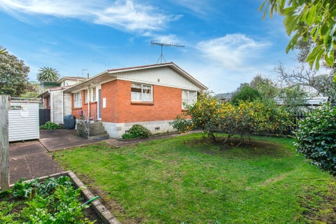 2/93 Coronation Road, Mangere Bridge, Auckland