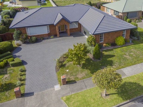 11 Cranbrook Grove, Waikanae