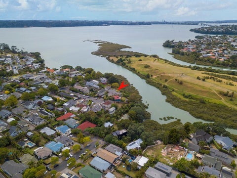 8 Lister Street, Point Chevalier, Auckland