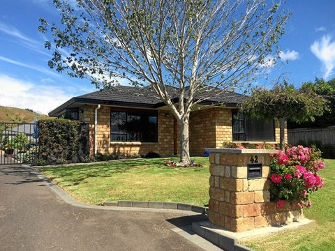42 Awatea Avenue, Paraparaumu