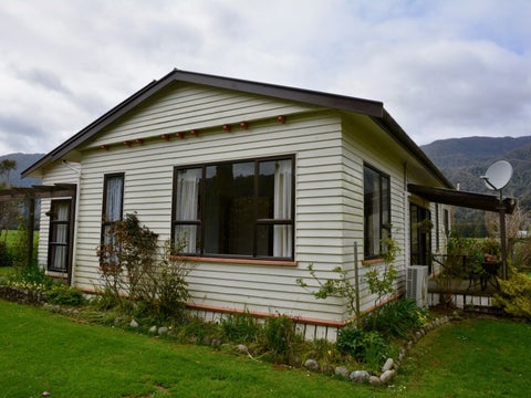 662 Arapito Road, KARAMEA, Karamea