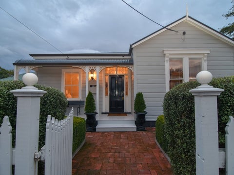 10 Dixon Street, Carterton
