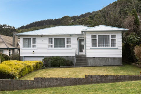 92 Chester Road, Tawa, Wellington