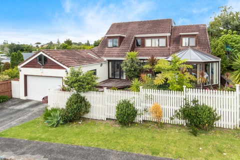 28 Puawai Place, Northcote, Auckland