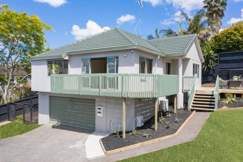 2/66 Gosford Drive, Botany Downs, Auckland