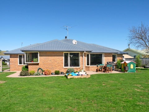 15 Whiting Drive, Wakefield