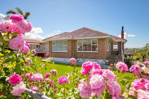 73 Bradbury Road, Botany Downs, Auckland