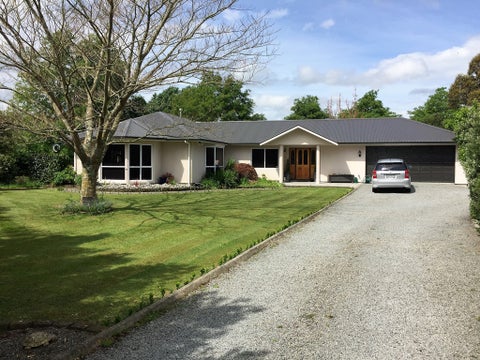 147 Lincoln Road, Carterton