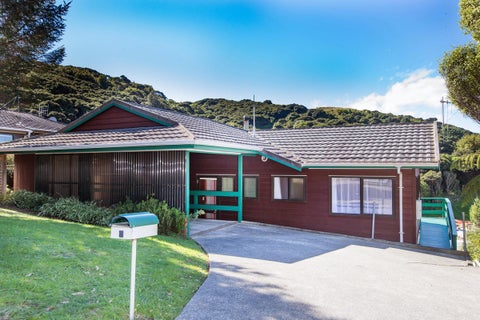 5 Shackle Lane, Whitby, Porirua