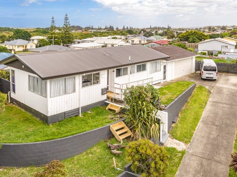 9 Carson Street, Castlecliff, Whanganui