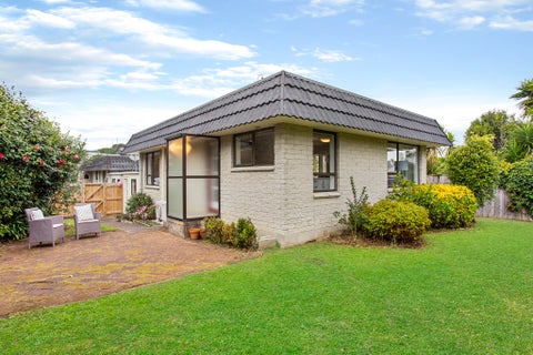 2/8 Glencourt Place, Glenfield, Auckland
