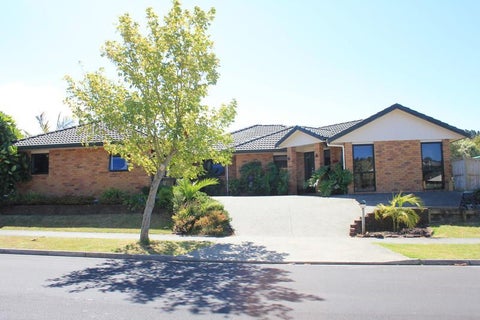 2 George Deane Place, Greenhithe, Auckland