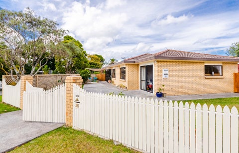 317 Royal Road, Massey, Auckland