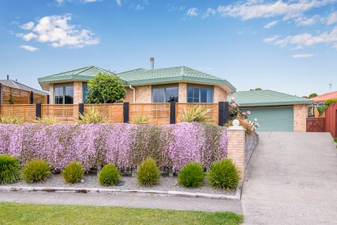 127 Realm Drive, Paraparaumu