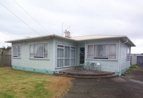 11 Hood Street, Castlecliff, Whanganui