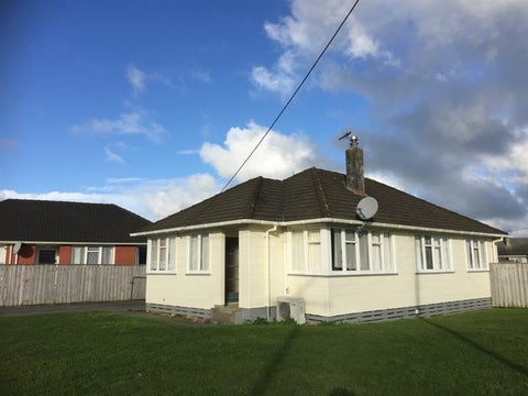 39 Kittyhawk Row, Bulls